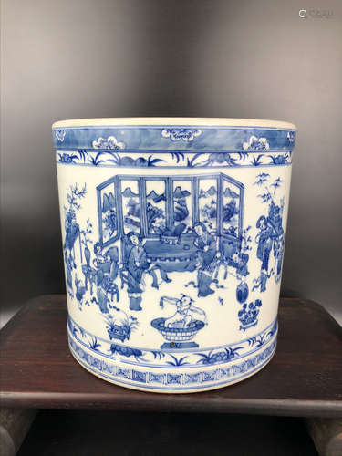 A BLUE AND WHITE LADY PATTERN BRUSH POT