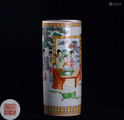 A FAMILLE-ROSE FIGURE PATTERN STRAIGHT VASE