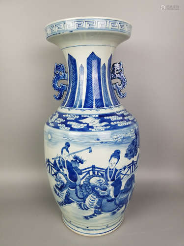 A BLUE AND WHITE FIGURE PATTERN VASE