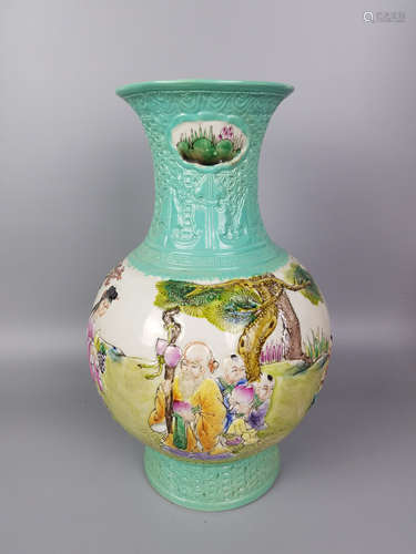 A ENAMELED FIGURE PATTERN BOTTLE VASE