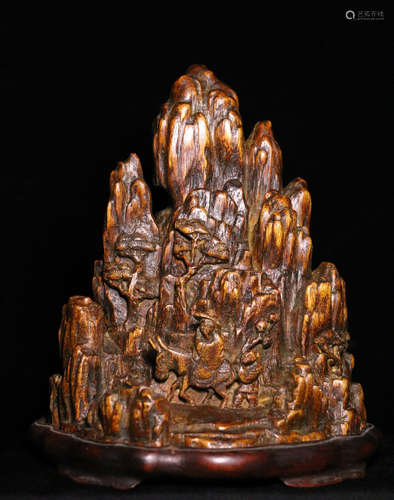 A CHENXIANG WOOD MOUNTAIN SHAPED ORNAMENT