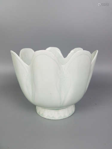 A HUTIAN YAO LOTUS SHAPED BOWL