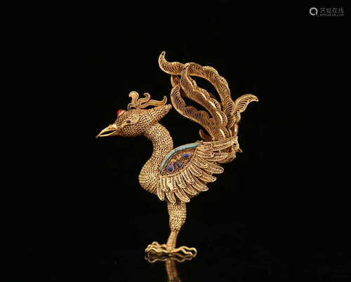 A GOLD FILIGREE PHOENIX SHAPED PENDANT