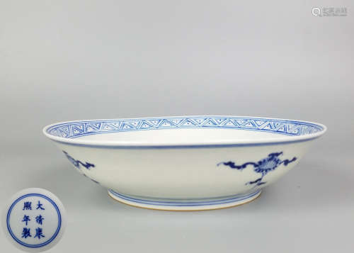 A BLUE AND WHITE FIGURE PATTERN PLATE