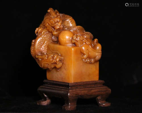 A TIANHUANG STONE CARVED DRAGON SHAPED SEAL