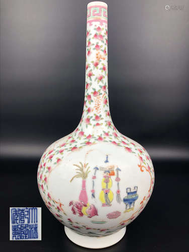 A FAMILLE-ROSE LONG NECK VASE