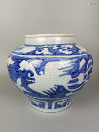 A BLUE AND WHITE PHOENIX PATTERN JAR