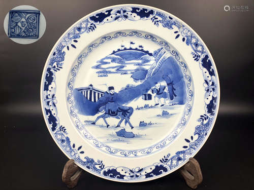 A BLUE AND WHITE FIGURE PATTERN PLATE