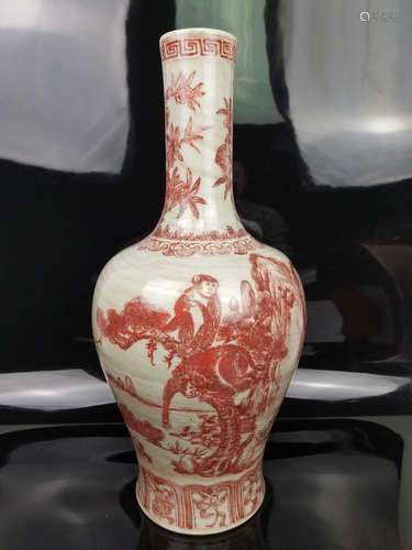 AN UNDERGLAZE RED FIGURE PATTERN VASE