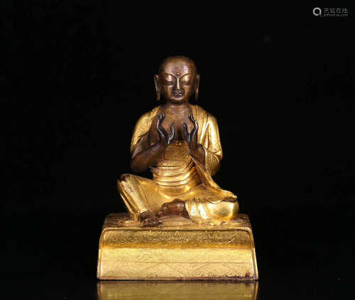 A TIBETAN GILT BRONZE SHAKYAMUNI BUDDHA STATUE