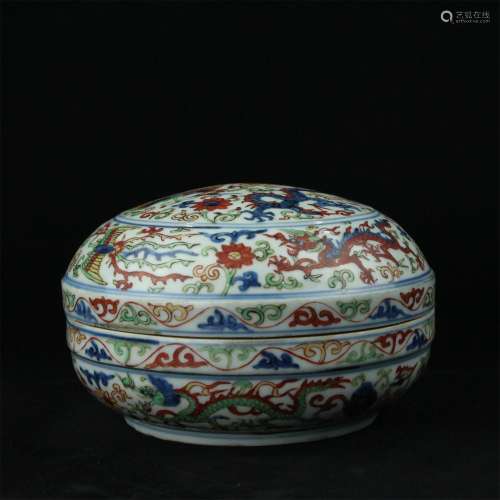 A Chinese Dou-Cai Porcelain Bowl with Cover