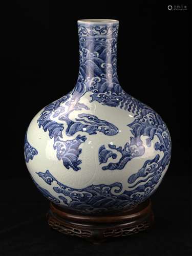 A Chinese Blue and White Porcelain Vase