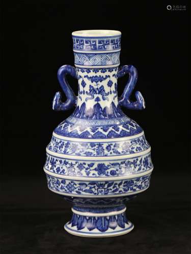 A Chinese Blue and White Porcelain Vase