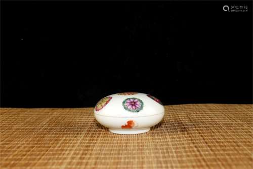 A Chinese Famille-Rose Porcelain Seal Box
