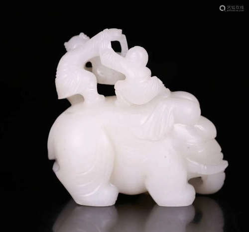 A HETIAN JADE CARVED CHILD&ELEPHANT SHAPED PENDAT