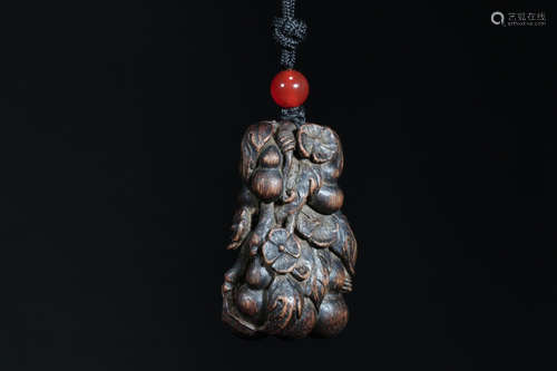 A CHENXIANG WOOD CARVED GOURD PATTERN PENDANT