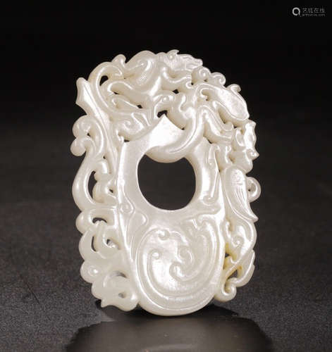 A HETIAN JADE CARVED HOLLOW DRAGON PATTERN PENDANT