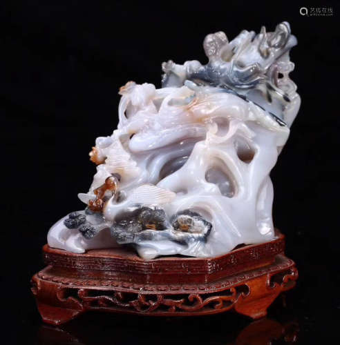 AN AGATE CARVED STORY SHAPED PENDANT