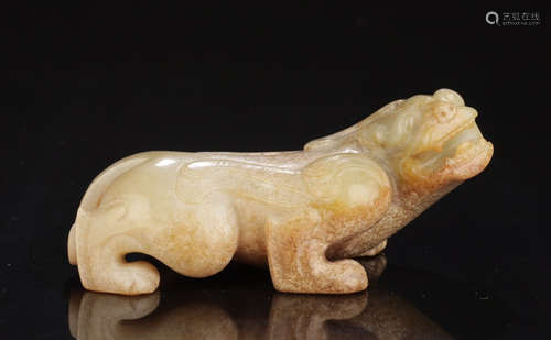 A HETIAN JADE CARVED PIXIU SHAPED PENDANT