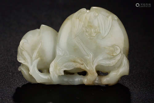 A HETIAN JADE CARVED PEACH SHAPED PENDANT