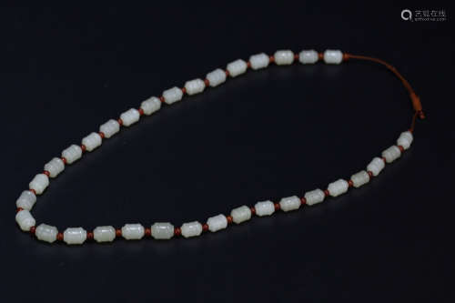 A HETIAN JADE BEADS STRING NECKLACE