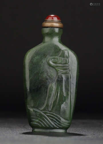 A HETIAN JADE CARVED CARP PATTERN SNUFF BOTTLE