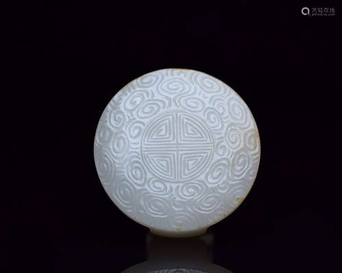 A HETIAN JADE CARVED CLOUD PATTERN PENDANT