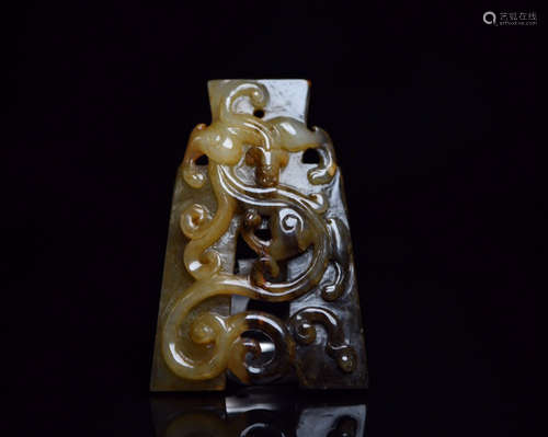 A HETIAN JADE CARVED DRAGON PATTERN COIN