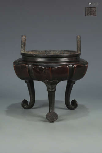 A BRONZE CASTED FLORAL PATTERN CENSER