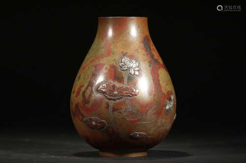 A BRONZE CASTED LOTUS PATTERN VASE