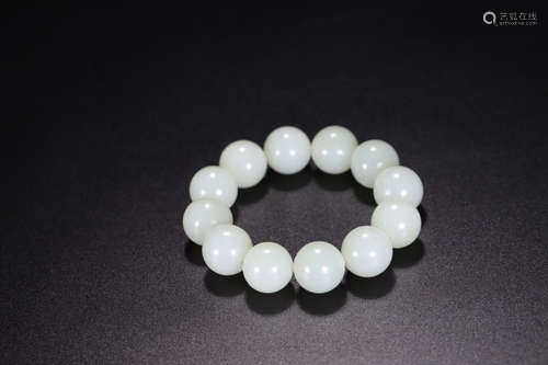 A HETIAN WHITE JADE CARVED BEADS STRING BRACELET