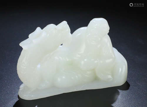 A HETIAN JADE FIGURE SHAPED PENDANT