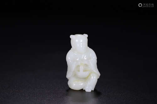 A HETIAN JADE CARVED CHILD SHAPED PENDANT