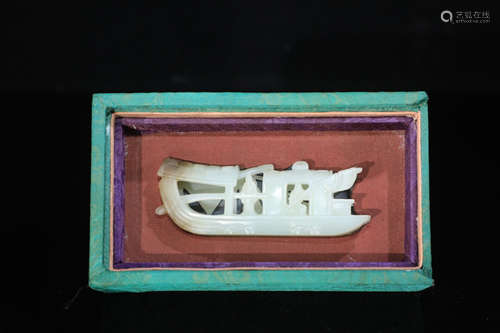 A HETIAN JADE SHIP SHAPED PENDANT