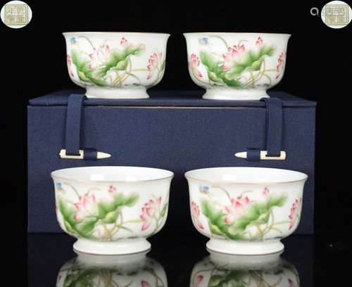 SET FAMILLE ROSE GILD LOTUS PATTERN CUPS