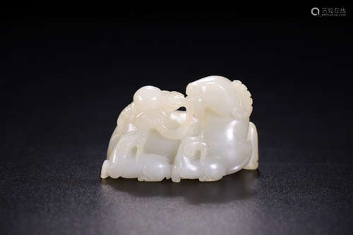 A HETIAN JADE CARVED SHEEP SHAPED PENDANT