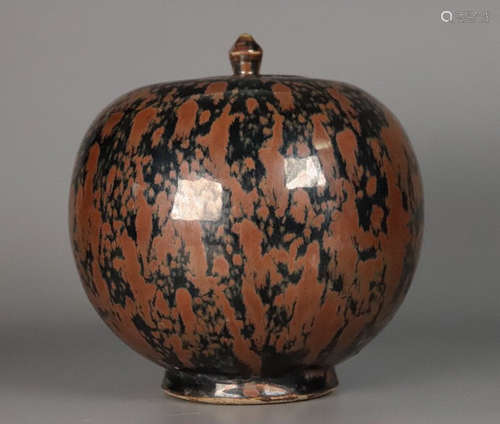 A ZIZHOU YAO BLACK GLAZE JAR WITH COVER