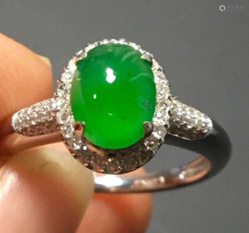 A GREEN JADEITE CARVED FINGER RING, A CLASS