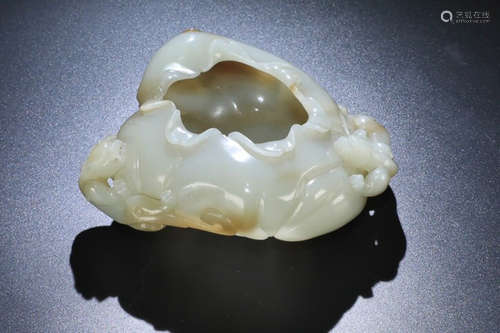 A HETIAN JADE CARVED LOTUS SHAPED PEN WASHER