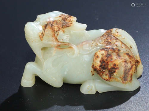 A HETIAN JADE CARVED BEAST SHAPED PENDANT