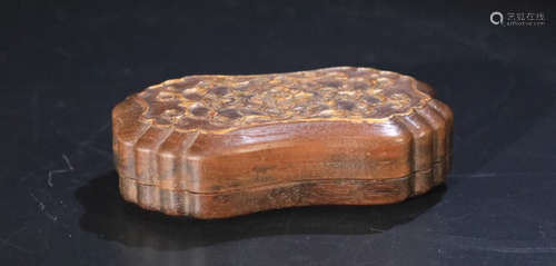 A HUANGHUALI WOOD FLORAL PATTERN PEN BOX