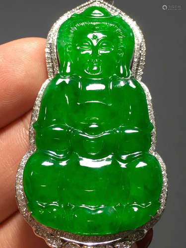 A GREEN JADEITE CARVED GUANYIN PENDANT, A CLASS