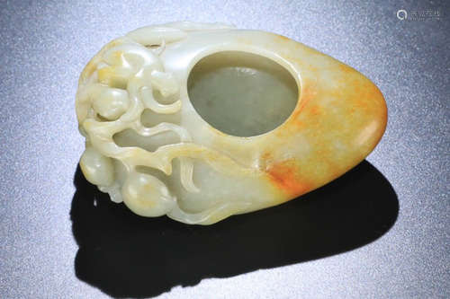 A HETIAN JADE CARVED MONKEY PATTERN PEN WASHER