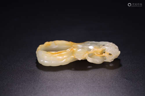 A HETIAN JADE CARVED CHAYOTE PATTERN PEN WASHER