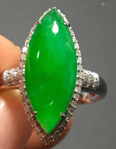 A GREEN JADEITE CARVED FINGER RING, A CLASS