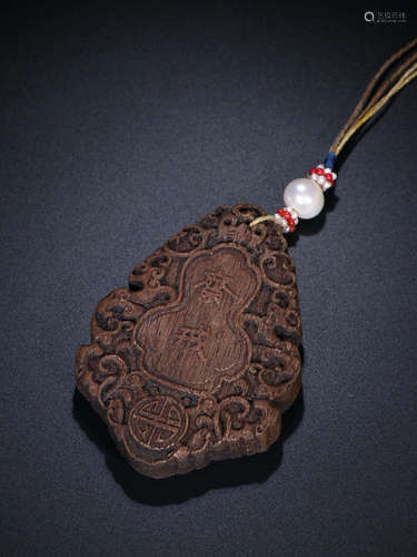 18-19TH CENTURY, A FLORAL PATTERN AGILAWOOD PENDANT, LATE QING DYNASTY