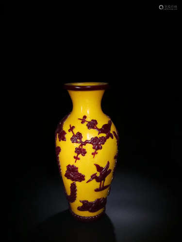18-19TH CENTURY, A FLORAL AND BIRD PATTERN YELLOW COLOURED GLAZE VASE, LATE QING DYNASTY