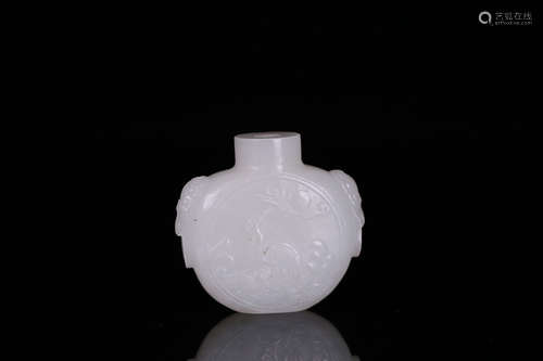 17-19TH CENTURY, A CRANE PATTERN HETIAN JADE SNUFF BOTTLE, QING DYNASTY