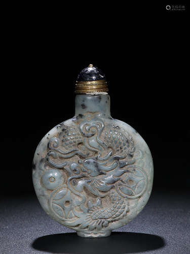 18-19TH CENTURY, A DRAGON PATTERN HETIAN JADE SNUFF BOTTLE, LATE QING DYNASTY