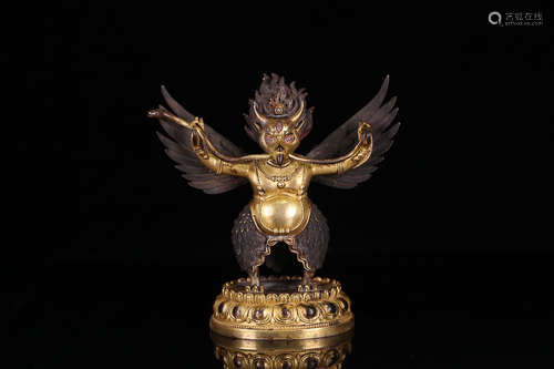 A BIRD DESIGN GILT BRONZE ORNAMENT